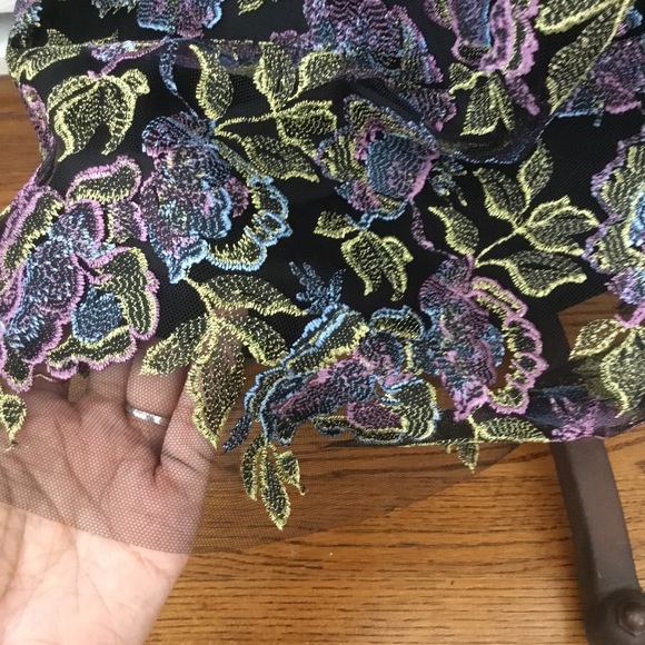 JS COLLECTIONS Metallic Floral Embroidered Gown - Picture 4 of 8